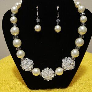 Faux Pearl Necklace Set.